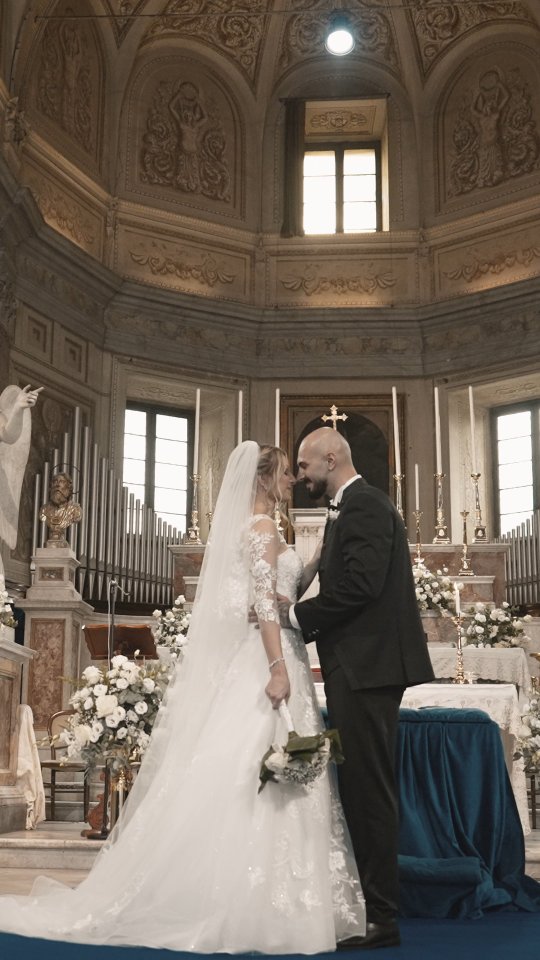 Nella splendida cornice di San Pietro in Montorio, a Roma, Diego e Giorgia hanno scelto di suggellare il loro amore circondati dall’affetto di amici e parenti. La loro semplicità e spontaneità ci hanno profondamente ispirato nel raccontare una storia travolgente, capace di trasmettere l’essenza dell’amore vero.

Abbiamo voluto catturare ogni sguardo, ogni sorriso e ogni gesto autentico che rende unico il loro legame, affinché possano rivivere per sempre la magia di questo giorno. È stata un’esperienza intensa e speciale che porteremo con noi, un racconto di vita e di amore che merita di essere ricordato.

👰@giorgina484 
🤵@diegomichelangeli89 
📷@barbastudiofotografico 
🎥@studior.videopro