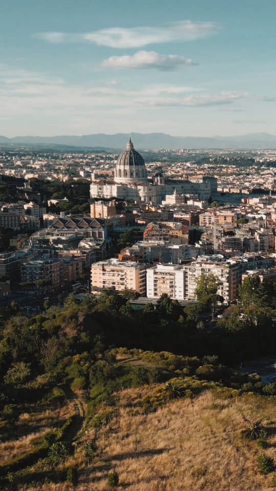Nel cuore di Roma, con la cupola di San Pietro sullo sfondo, Villa Piccolomini ha fatto da cornice a una celebrazione importante: i 40 anni di Revisione Commerciali & Partners S.p.a.

🎶 La musica di Roma Sound Service, con cantanti, musicisti e ballerine, ha dato vita a un’atmosfera intensa e raffinata.
📸 Luca Marinelli ha fermato nel tempo attimi di autentica emozione.

Ho voluto restituire, con il mio video, la luce, i gesti e la poesia di una serata che non è stata solo festa, ma memoria viva di un percorso lungo quarant’anni.